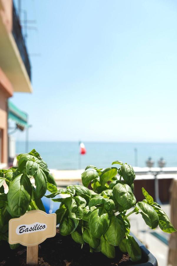 Hotel Alassio Vayadu' Arabesque Exterior foto